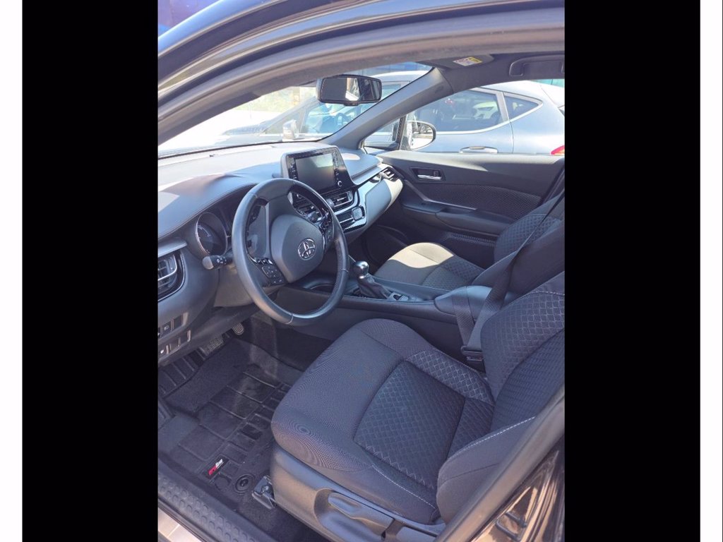 TOYOTA C-hr 1.8h active e-cvt