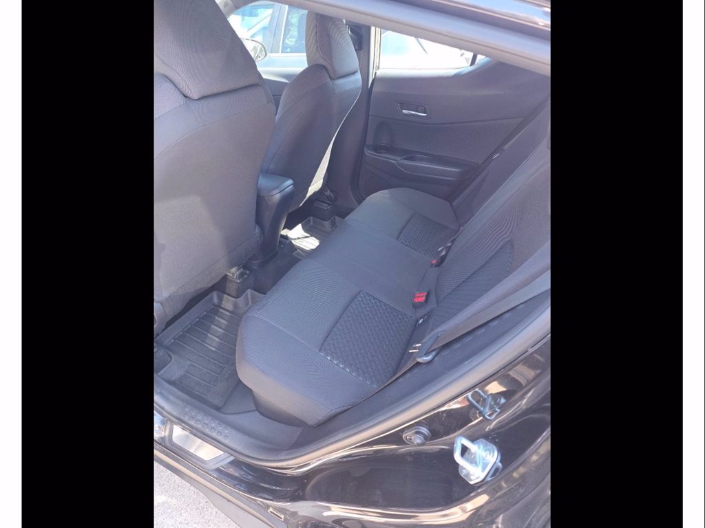 TOYOTA C-hr 1.8h active e-cvt