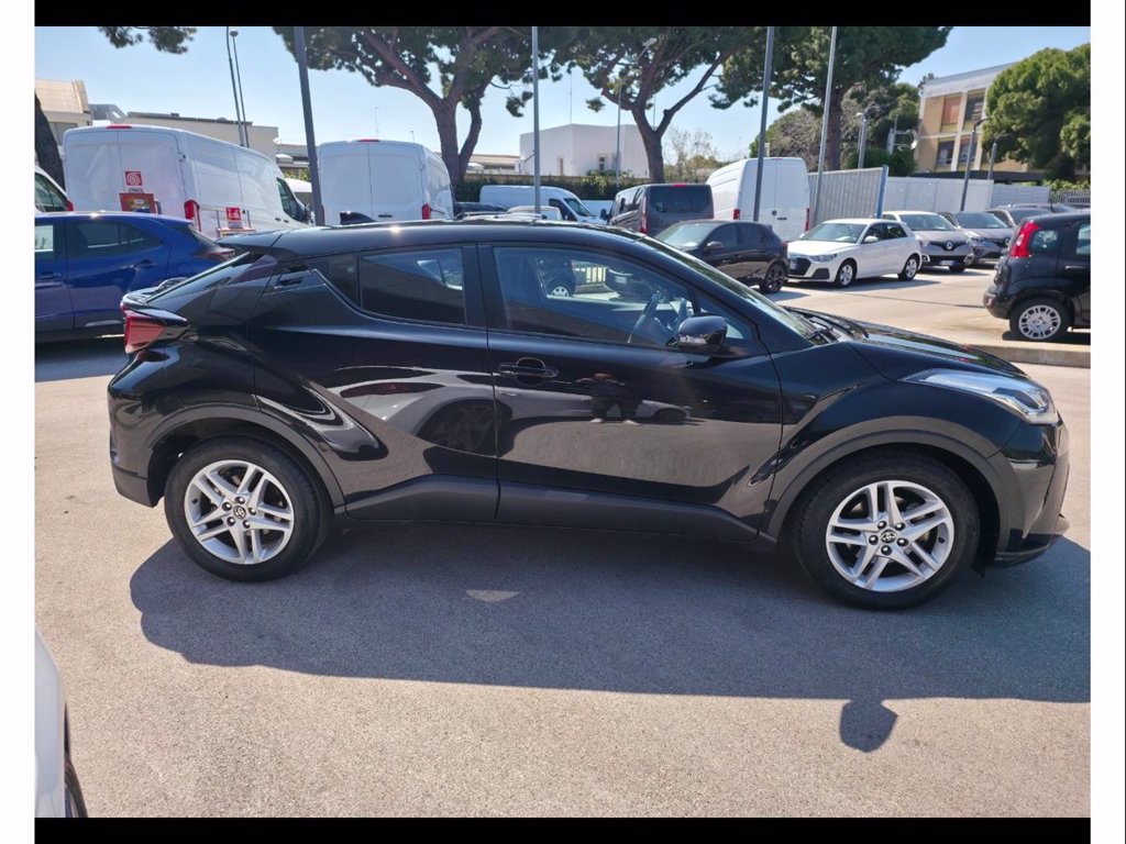 TOYOTA C-hr 1.8h active e-cvt
