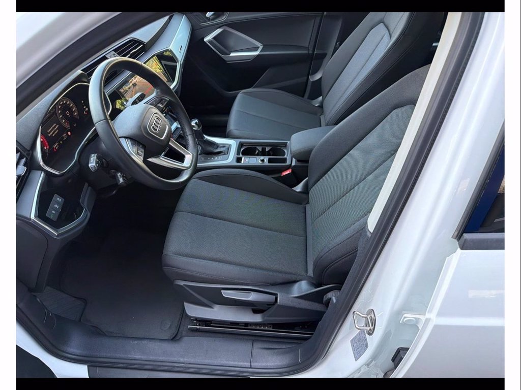 AUDI Q3 35 2.0 tdi business s-tronic