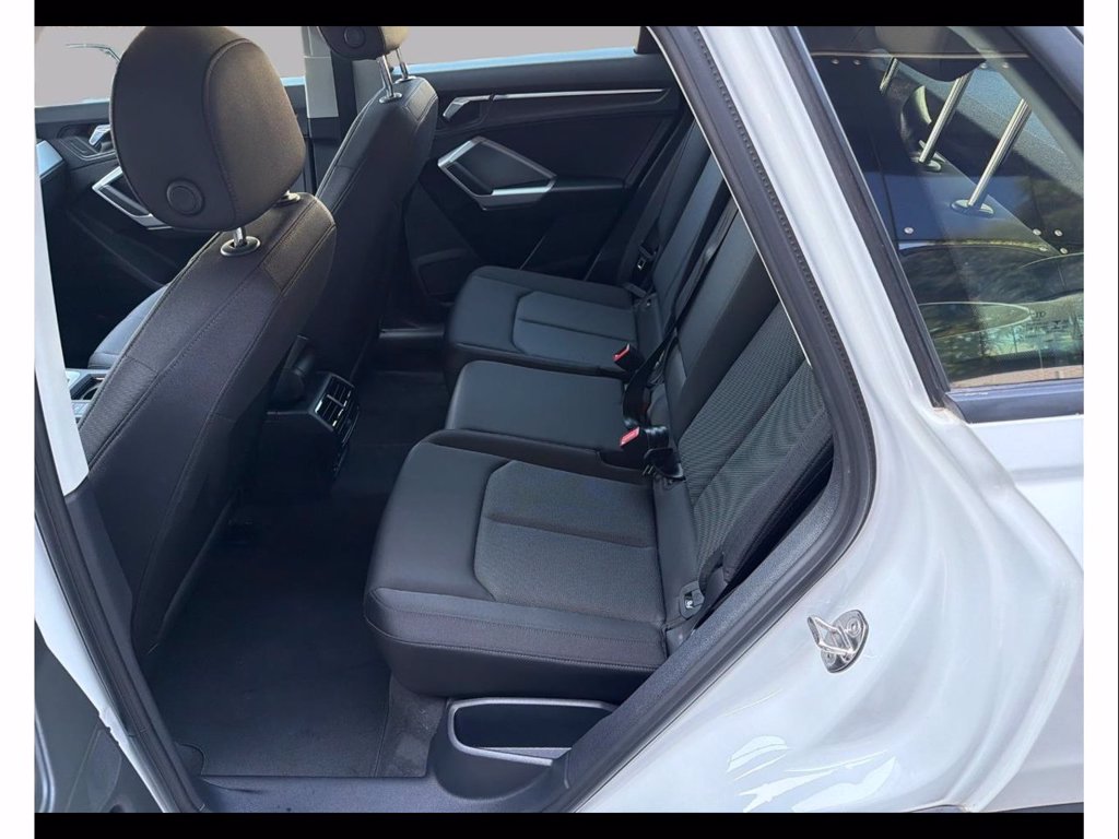 AUDI Q3 35 2.0 tdi business s-tronic