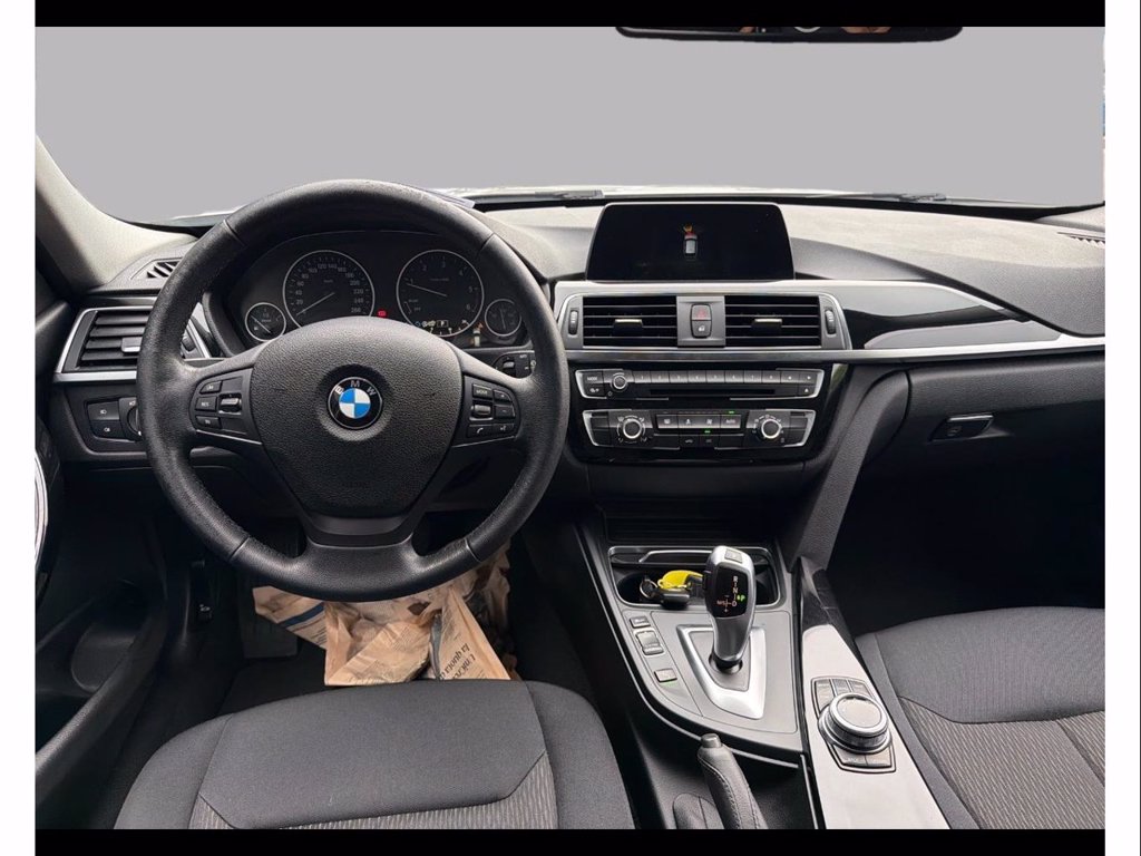 BMW 318d touring business advantage auto