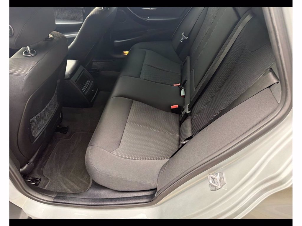 BMW 318d touring business advantage auto