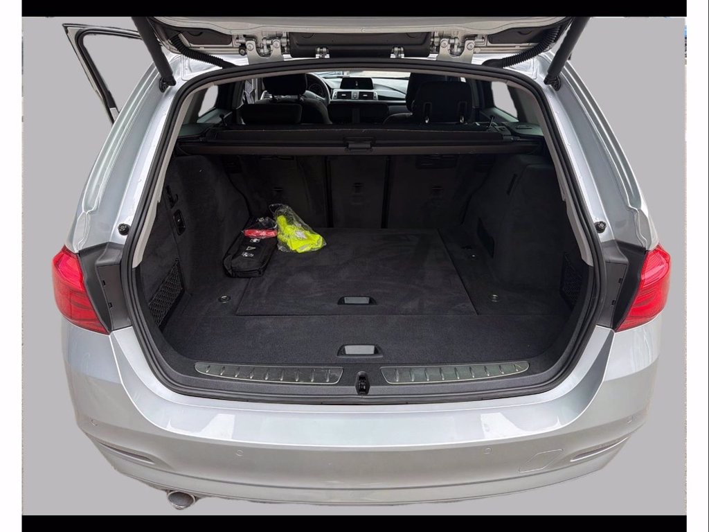 BMW 318d touring business advantage auto
